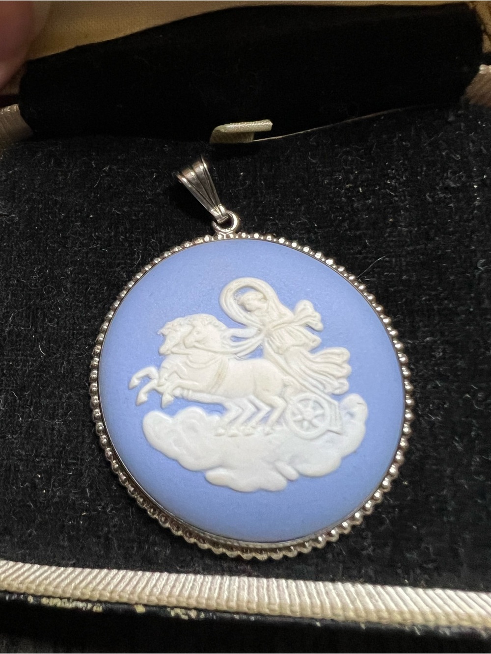 Vtg 1962 Wedgwood Jasperware Chariot Sterling Silver Pendant In Branded Box - Picture 2 of 6